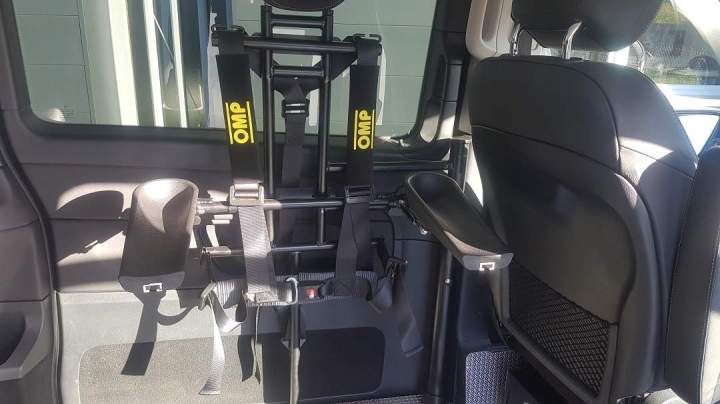 Véhicule équipé pour le transport de PMR Surin