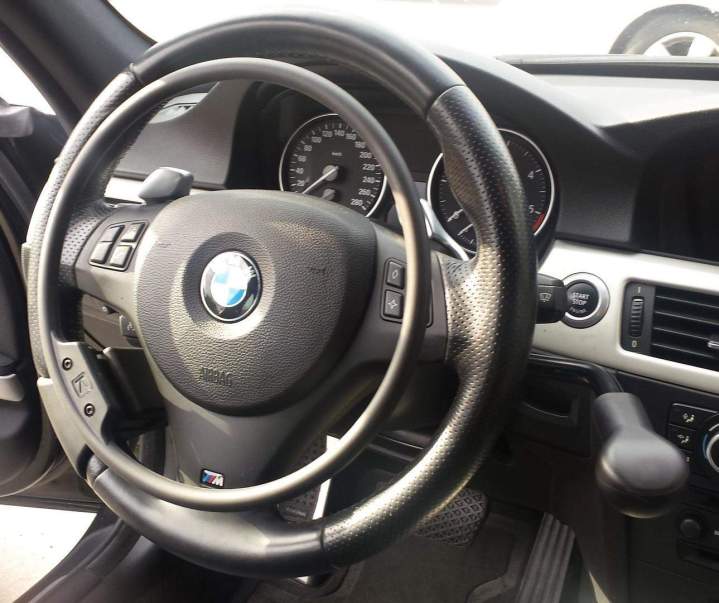 Equipement de voiture pour personne à mobilité réduite Surin