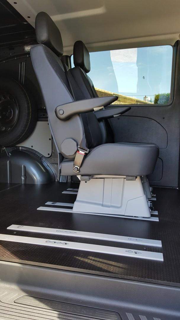 Equipement véhicule pour personne handicapée Surin