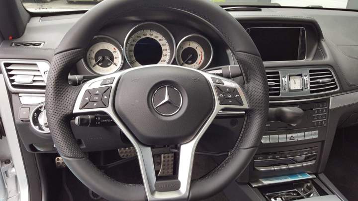 Volant de véhicule adapté pour les PMR Surin