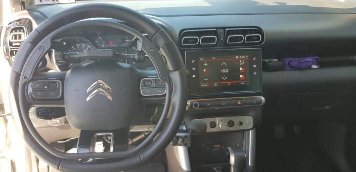 Tableau de bord d'un véhicule pour PMR Surin