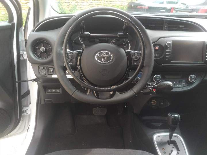 Direction de voiture pour PMR avec accélérateur sur volant Surin