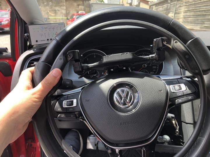 Volant avec accélérateur en dessus pour PMR Surin