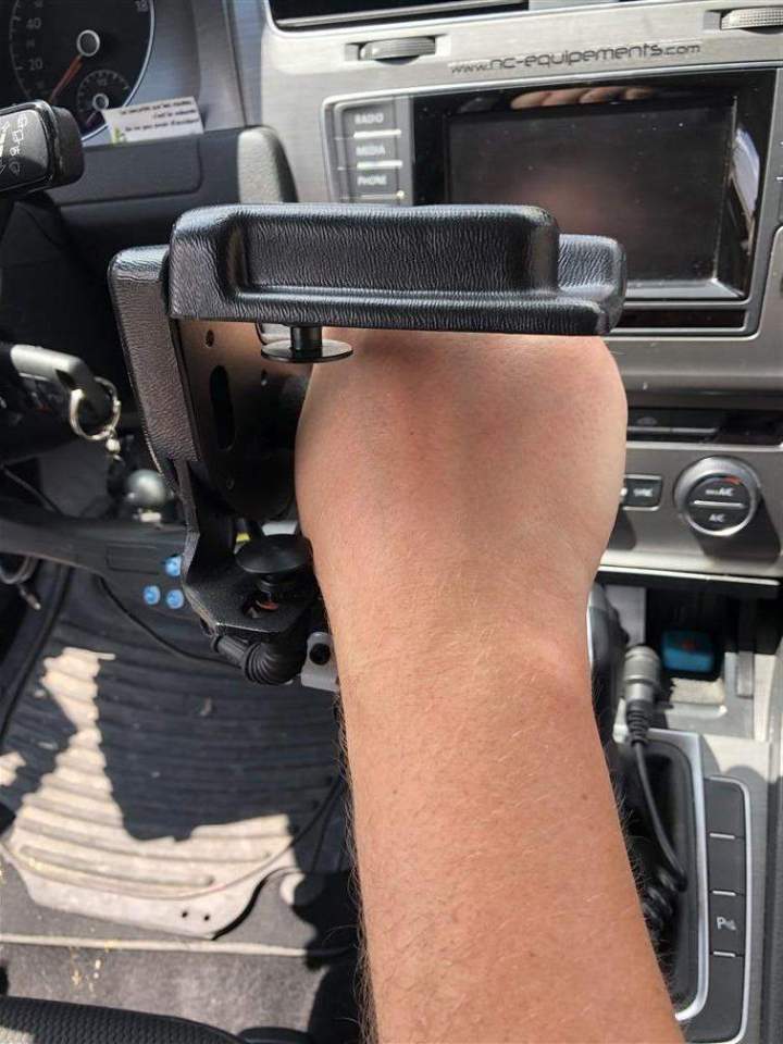 Levier de commande pour un véhicule auto-école pour PMR Surin