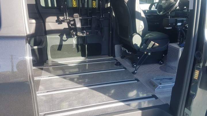 Plancher d'un véhicule de transport de PMR Surin