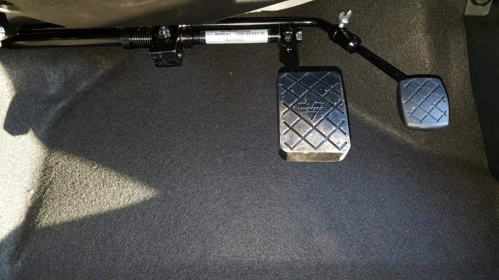 Pédales voiture automatique pour PMR Surin