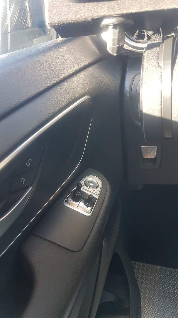 Commande de porte de véhicule pour PMR Surin