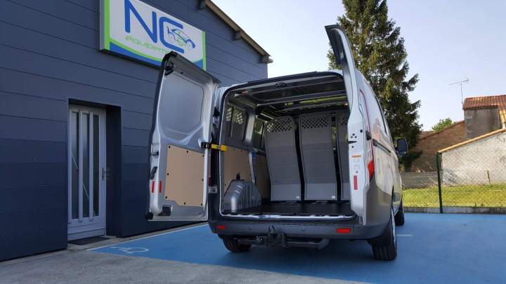 Véhicule équipé pour personne en situation de handicap Surin