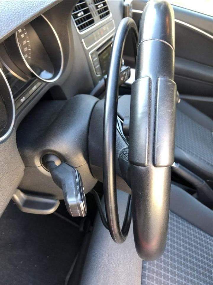 Accélérateur par cercle sous volant Surin