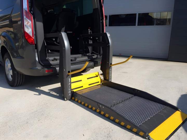 Equipement de voiture pour PMR Surin