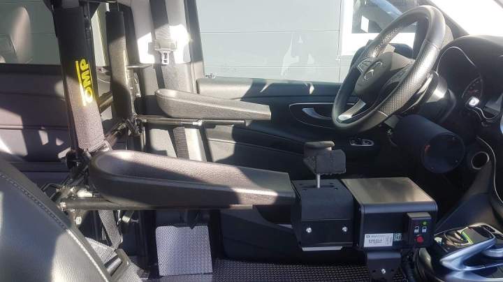 Véhicule adapté pour PMR Surin