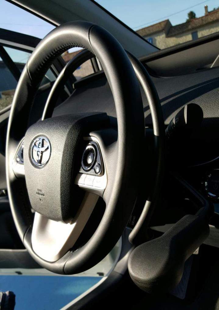 Accélérateur par cercle sous volant Surin