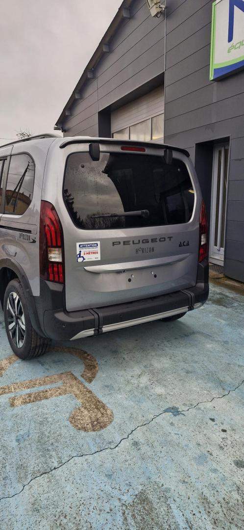 Véhicule adapté pour TPMR Surin