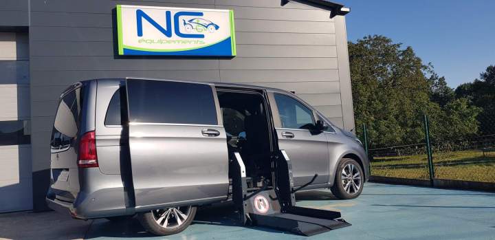 Voiture spécialisée pour le transport de PMR Surin