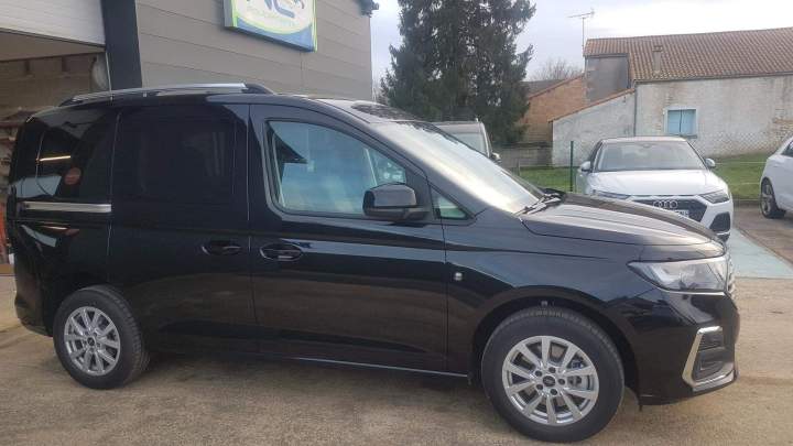 Voiture aménagée pour PMR Surin