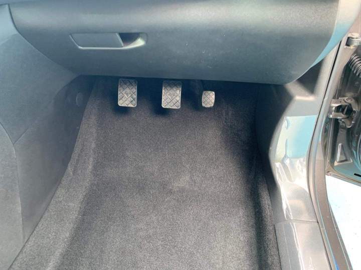 Pédales de véhicule pour PMR Surin