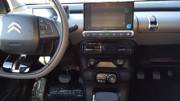 Véhicule avec kit auto-école Surin