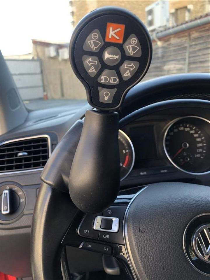 Equipement d'un véhicule pour personne à mobilité réduite Surin